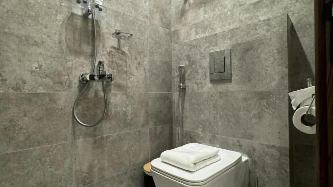 Photo of Bathroom in King Abdul Aziz Road