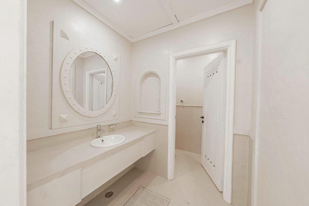 Photo of Bathroom in King Abdul Aziz Road