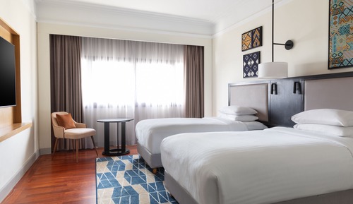 Club Room, 2 Twin Beds, City View
