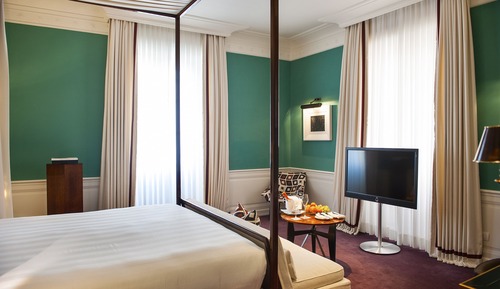 Room (Master)