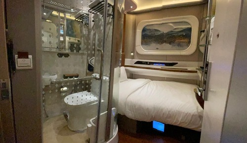 Basic Single Room, 1 King Bed
