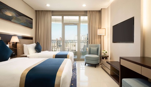 Club Suite, 1 King Bed, Smoking (3 Bedrooms)