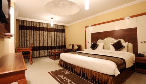 Club Twin Room