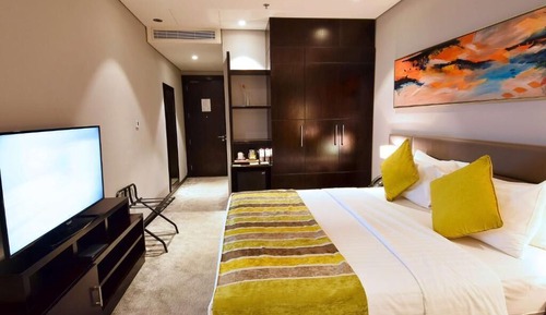Deluxe Room, 1 King Bed, City View