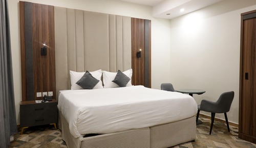 Suite, City View