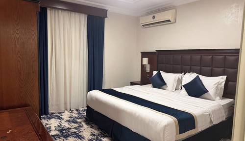 Deluxe Suite, City View