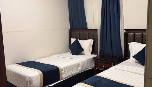 Deluxe Room, Multiple Beds, Private Bathroom
