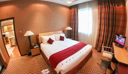 Suite, 1 King Bed, City View