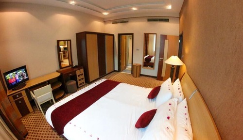 Suite, 1 King Bed, City View