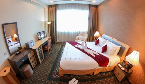 Suite, 3 Bedrooms, City View