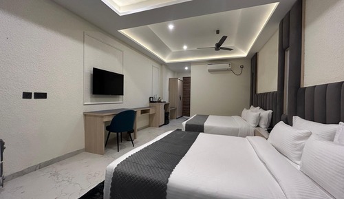 Family Room, Multiple Beds, Balcony, Mountain View