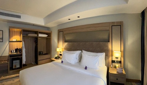 Deluxe Room, City View