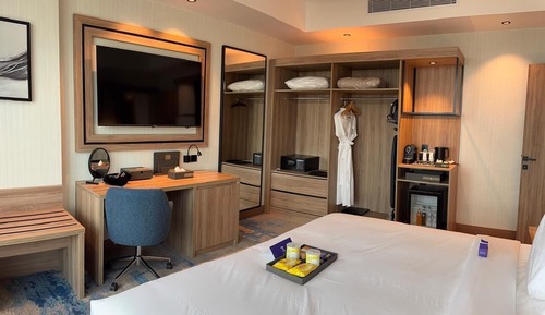Deluxe Suite, Partial Sea View