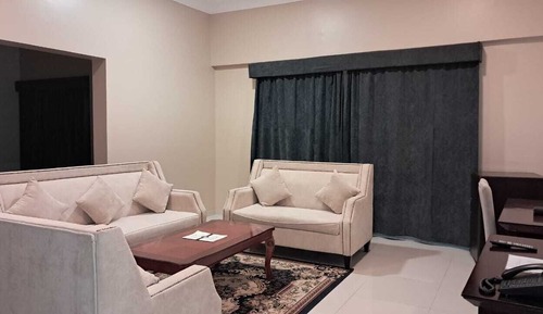 Deluxe Suite