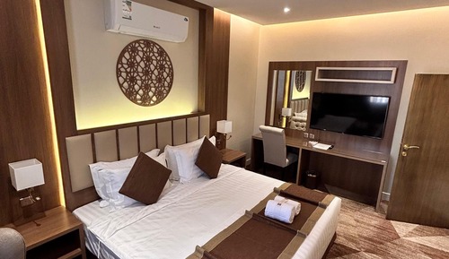 Royal suite side view with kitchen RSVK