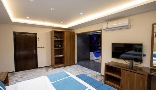 Honeymoon Suite