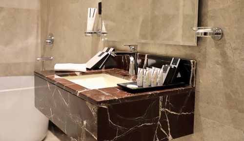 Panoramic Suite, 1 King Bed, City View, Poolside
