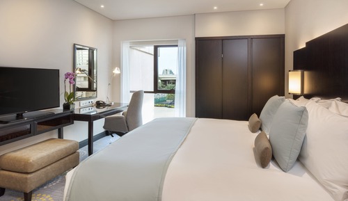 Room, 1 King Bed, Accessible, Pool View (Club Lounge Access)