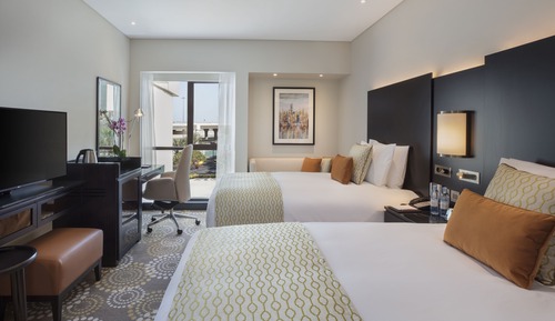 Standard Room, 2 Twin Beds, Accessible, Pool View (Club Lounge Access)