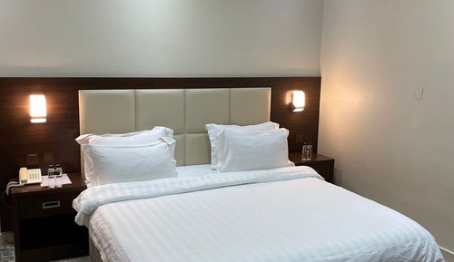 Comfort Suite, City View