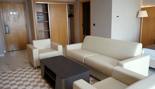 Suite, Pool View