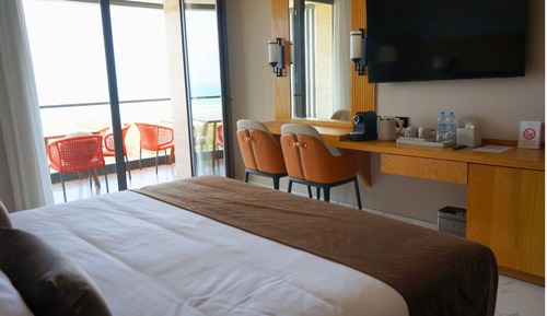 Suite, Sea View