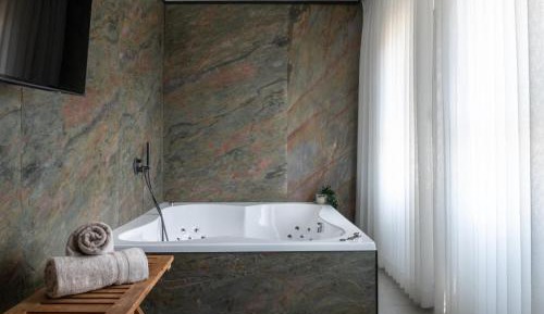 Suite with Spa Bath