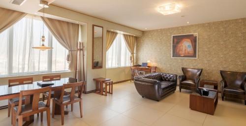 Premier 1BD Suite  