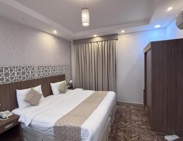 Deluxe Queen Room