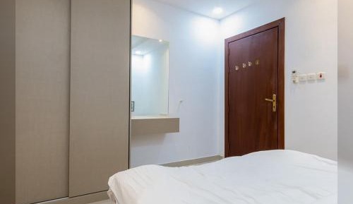 Deluxe One-Bedroom Apartment