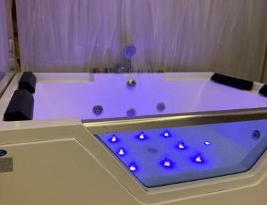 Suite with Spa Bath