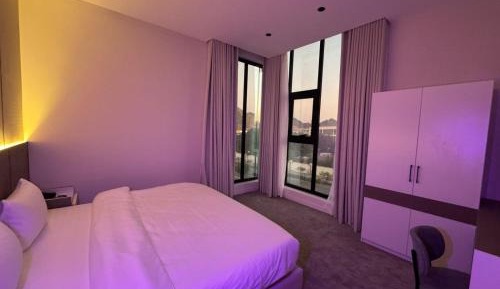 One-Bedroom Apartment with View