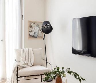 Four-Bedroom Apartment with Balcony 