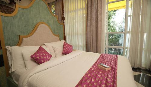 Artistic Suite Room