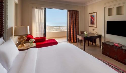 Club King Room with balcony and sea view