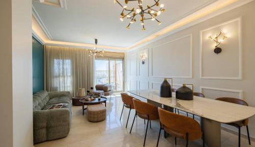 Four-Bedroom Apartment with Balcony 