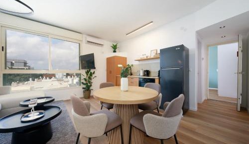 Deluxe One-Bedroom Apartment