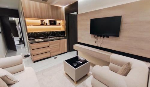 Deluxe One-Bedroom Apartment