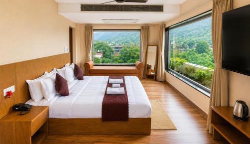 Suite with Mountain View