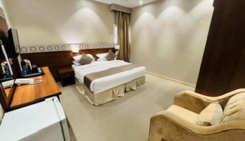 Deluxe Room (2 Adults + 1 Child)