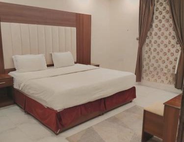 Deluxe Double Room (1 adult + 2 children)
