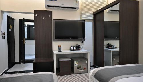 Twin Room with Shared Toilet