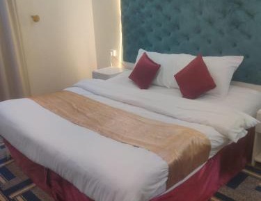 Studio Apartment with One Double Bed