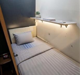 Single Bed in Male Dormitory Room with Shared Bathroom