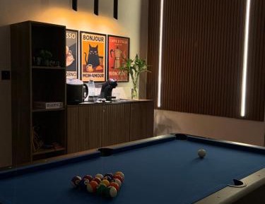Deluxe One-Bedroom Apartment