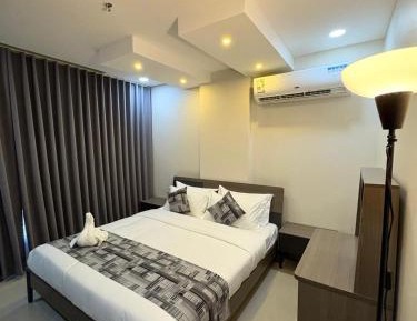 One-Bedroom Apartment with Sea View