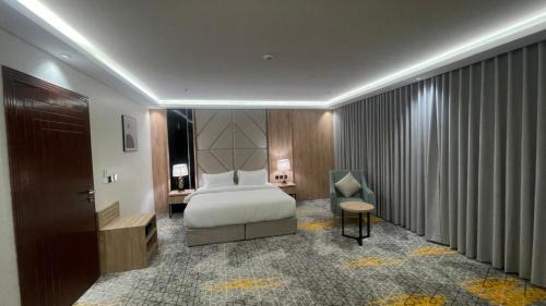 Deluxe King Suite