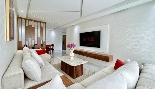 Two-Bedroom Apartment with Mountain View
