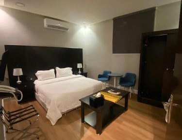Studio Apartment with One Double Bed
