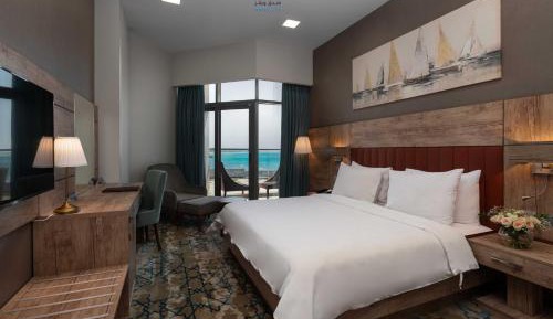 Deluxe Double Room with Side Sea View
